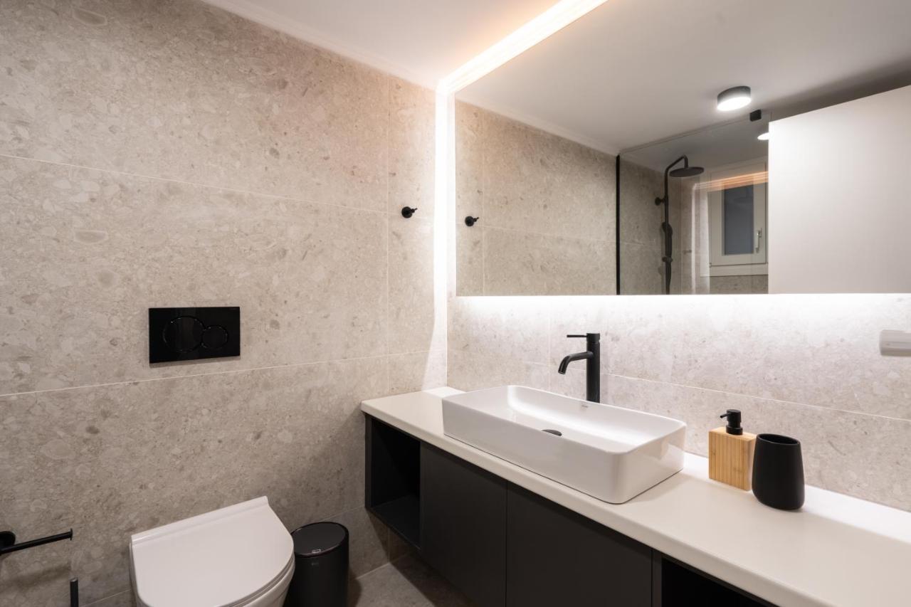 Unique 2 Bedrooms Apartment, Steps To Plaka And City Center Αθήνα Εξωτερικό φωτογραφία