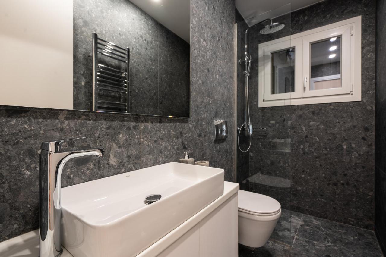 Unique 2 Bedrooms Apartment, Steps To Plaka And City Center Αθήνα Εξωτερικό φωτογραφία