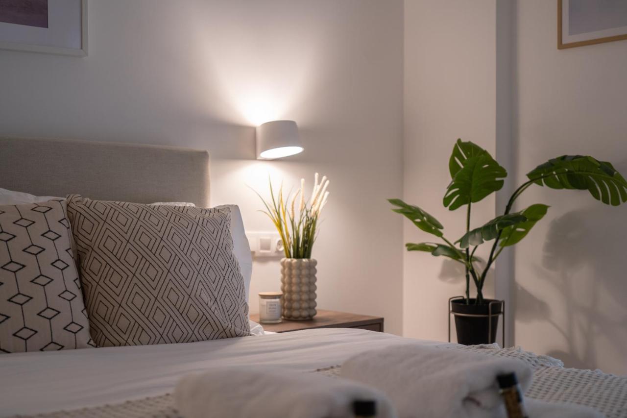 Unique 2 Bedrooms Apartment, Steps To Plaka And City Center Αθήνα Εξωτερικό φωτογραφία