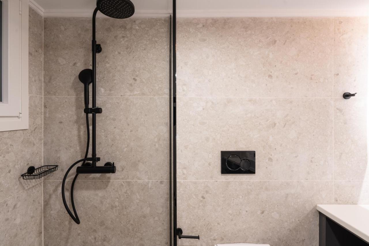 Unique 2 Bedrooms Apartment, Steps To Plaka And City Center Αθήνα Εξωτερικό φωτογραφία