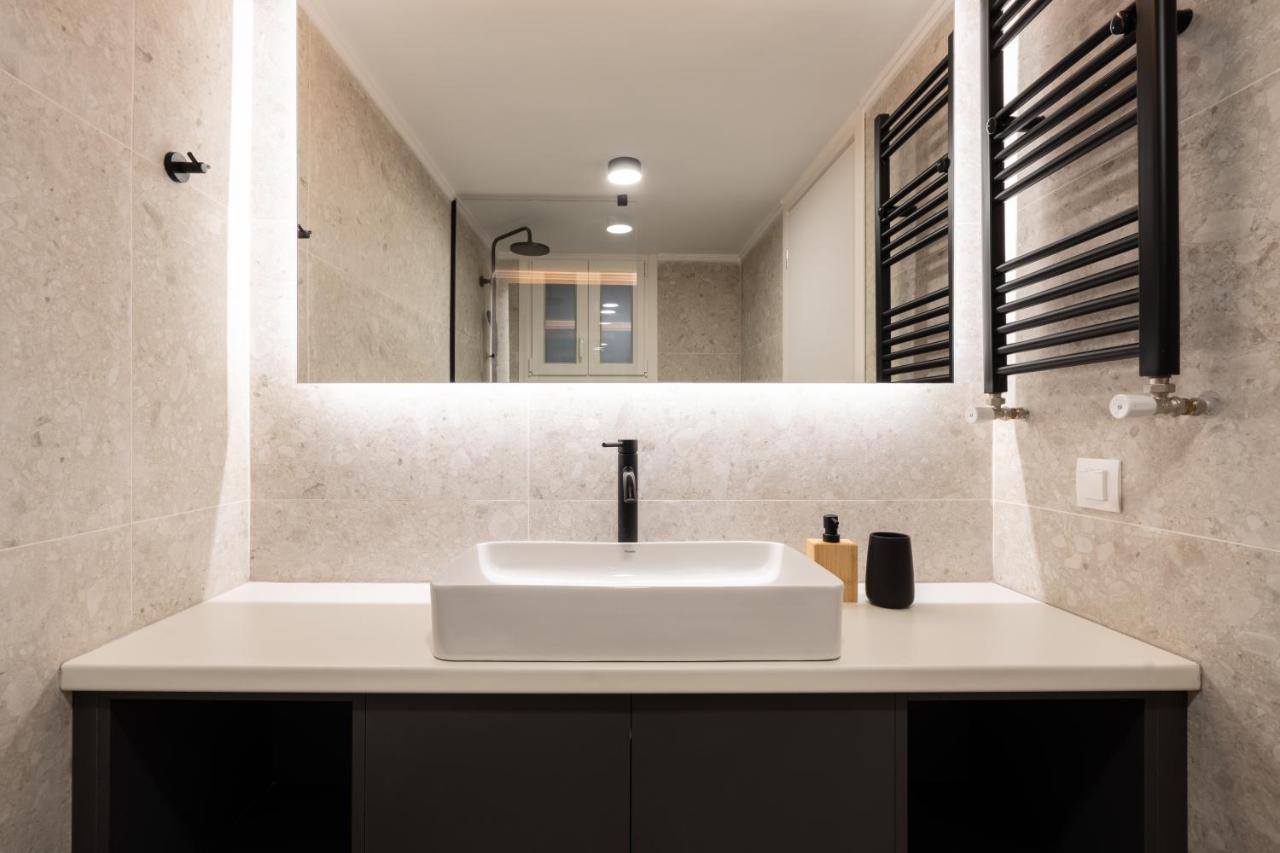 Unique 2 Bedrooms Apartment, Steps To Plaka And City Center Αθήνα Εξωτερικό φωτογραφία